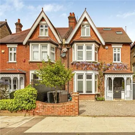 Rent this 6 bed duplex on Spencer Road in London, TW2 5TJ