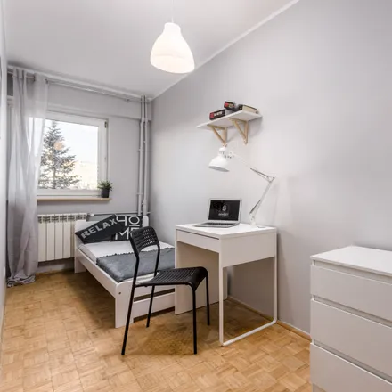 Rent this 4 bed room on Przy Agorze 18 in 01-930 Warsaw, Poland