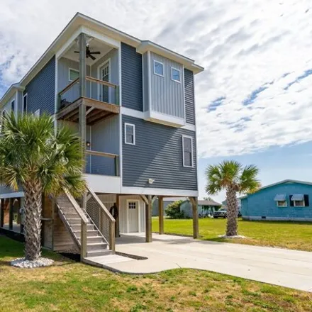 Buy this 4 bed house on 421 North 15th Street in Morehead City, NC 28557