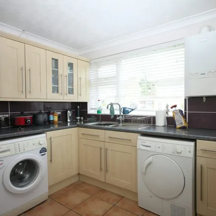 Rent this 2 bed apartment on Handcross Road in Luton, LU2 8JF