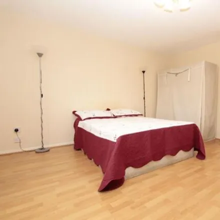 Rent this studio house on 3 Inglewood Close in Millwall, London