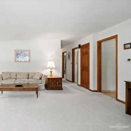 Image 4 - 827 Warrenville Road, Wheaton, IL 60189, USA - House for sale