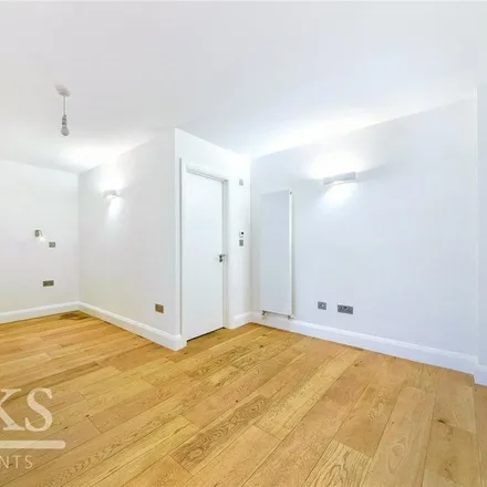 Image 7 - Portland Road, London, SE25 4PF, United Kingdom - Apartment for rent