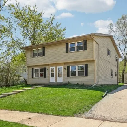 Image 2 - 112 Kilps Court West, Waukesha, WI 53188, USA - Townhouse for sale