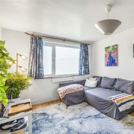 Image 3 - 1-27 Moore Close, London, SW14 7LU, United Kingdom - Apartment for sale