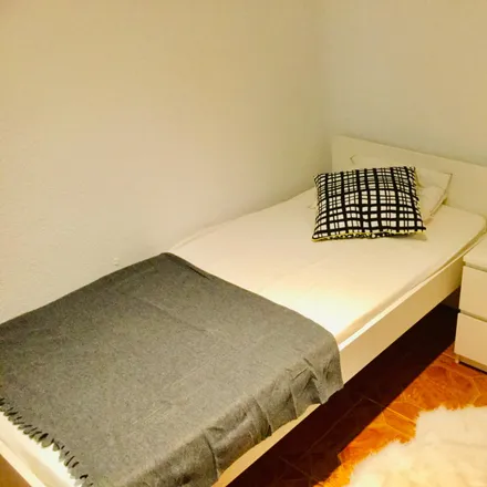 Rent this 5 bed room on Madrid in Farmacia - Calle Cadarso 7, Calle Cadarso