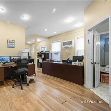 Image 8 - 1455 East 15th Street, New York, NY 11230, USA - House for sale