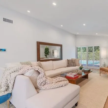 Image 6 - 5820 Wilkinson Avenue, Los Angeles, CA 91607, USA - House for sale