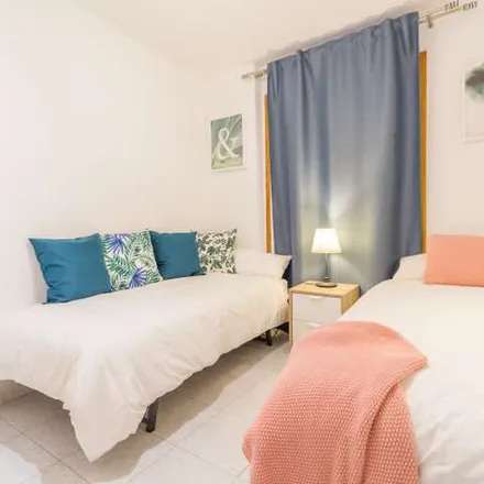 Rent this 2 bed apartment on El Molino in Calle Miguel Molino, 50001 Zaragoza