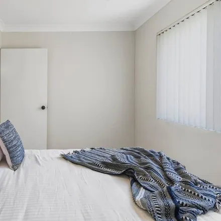 Image 9 - Thirroul, Railway Pde, Thirroul NSW 2515, Australia - Apartment for rent