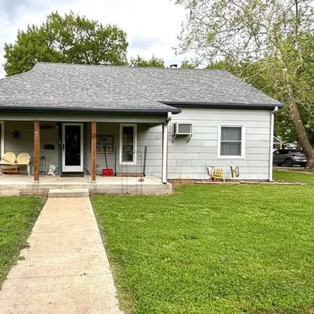 Buy this 3 bed house on 382 South Chestnut Street in Marceline, MO 64658