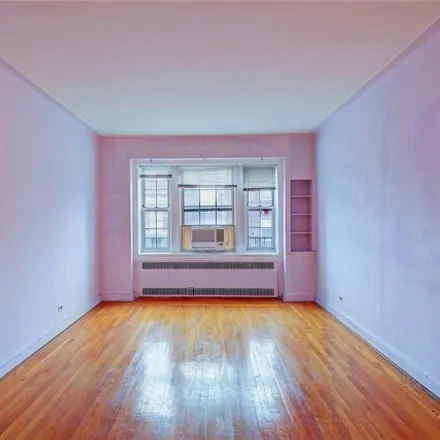 Image 3 - 77-12 35th Avenue, New York, NY 11372, USA - Apartment for sale