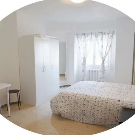 Image 9 - Avenida de Pirineos, 50015 Zaragoza, Spain - Apartment for rent