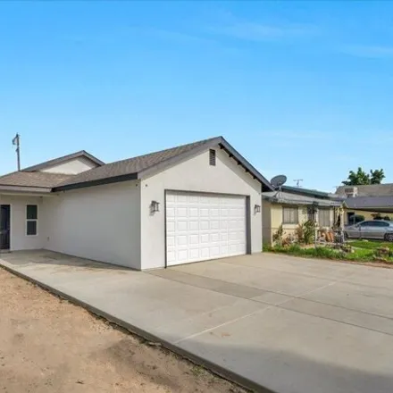 Buy this 3 bed house on North Linnell Avenue in Farmersville, CA 93223