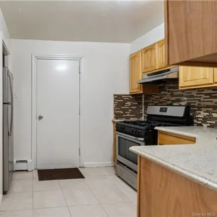 Image 3 - 1744 Givan Avenue, New York, NY 10469, USA - Apartment for rent