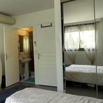 Rent this 6 bed house on Saint-Maur-des-Fossés in Val-de-Marne, France