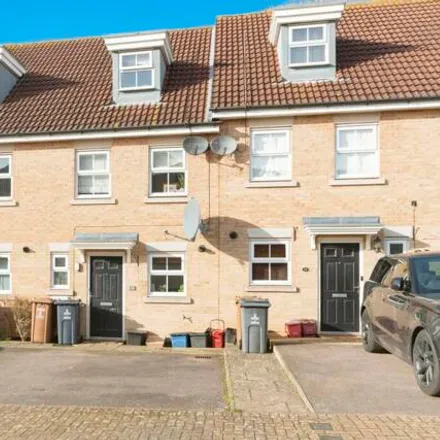 Buy this 3 bed townhouse on Fresson Road in Stevenage, SG1 3QU