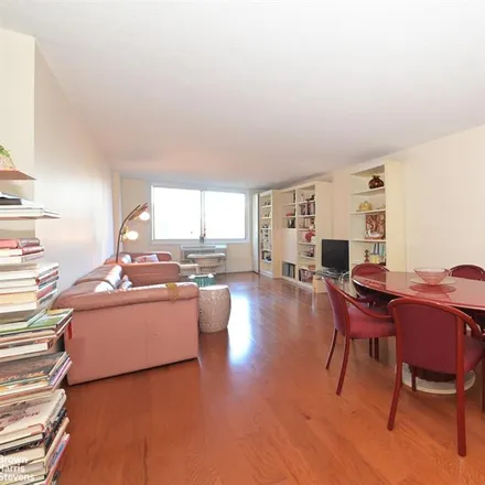 Image 6 - 118-17 UNION TURNPIKE 2F in Forest Hills - Apartment for sale