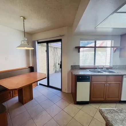 Image 5 - Elegant Nails, Paseo Circulo East, Cathedral City, CA 92234, USA - Apartment for rent