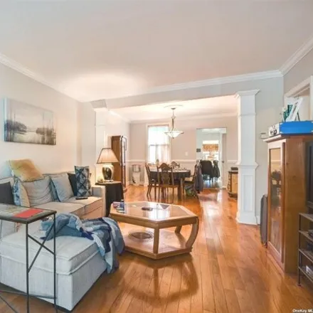 Image 7 - 52-41 72nd Place, New York, NY 11378, USA - Duplex for sale
