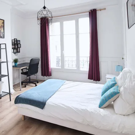 Rent this 3 bed room on 2 Cité de la Chapelle in 75018 Paris, France