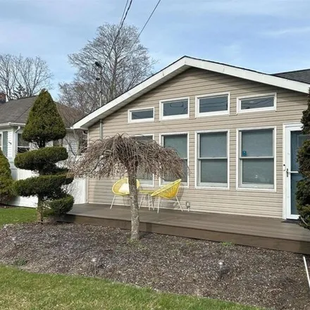 Image 2 - 105 Roosevelt Avenue, Sayville, Islip, NY 11782, USA - House for rent