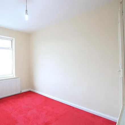 Image 5 - Great West Road, Vicarage Farm Road, London, TW5 0AA, United Kingdom - Apartment for rent