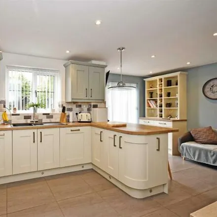 Image 5 - Danesbrook, Heathton, WV5 7BB, United Kingdom - House for sale