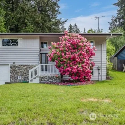 Buy this 3 bed house on 29824 8th Avenue South in Federal Way, WA 98003