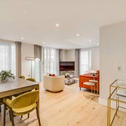 Rent this 4 bed room on Baker Street Metropolitan Westbound in Allsop Place, London