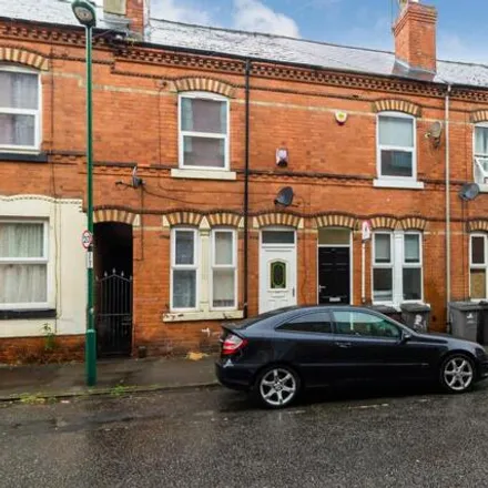 Rent this 4 bed townhouse on 125 Hartley Road in Nottingham, NG7 3DW