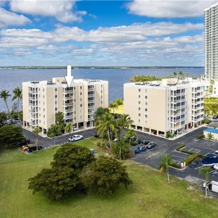 Buy this 1 bed condo on 1084 Commerce Street in Fort Myers, FL 33916