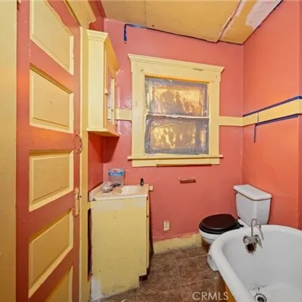 Image 6 - 6017 Wall St, Los Angeles, California, 90003 - House for sale
