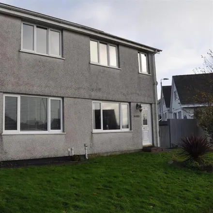 Rent this 3 bed duplex on Tyn Rhos in Penysarn, LL69 9BZ