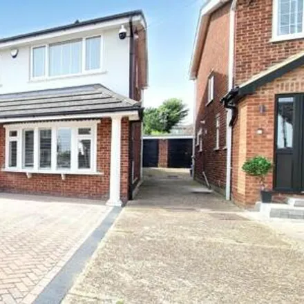 Image 3 - Blatches Chase, Southend-on-Sea, SS9 5SY, United Kingdom - House for sale
