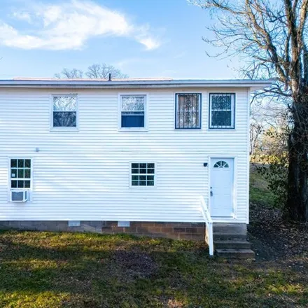 Rent this studio house on 3608 Skyline Drive in Knoxville, TN 37914