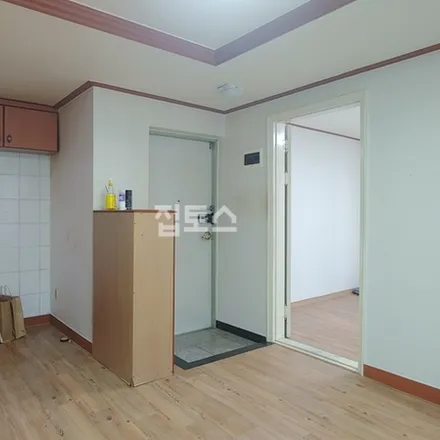 Rent this 2 bed apartment on 서울특별시 강남구 역삼동 811-10