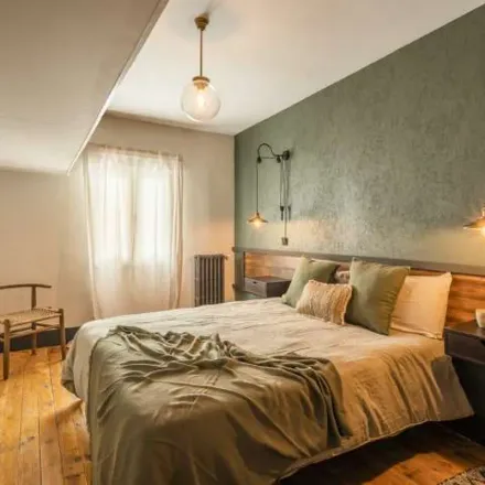Rent this 2 bed apartment on Madrid in El cisne azul, Calle de Gravina