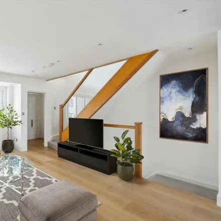 Rent this 4 bed townhouse on 7 Stanhope Terrace in London, W2 2UA