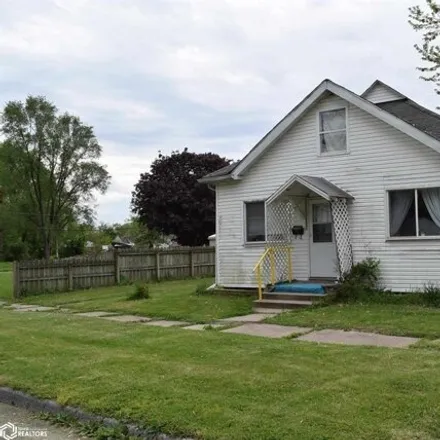 Buy this 2 bed house on 2818 Avenue H in Fort Madison, IA 52627