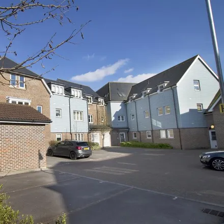 Rent this 2 bed apartment on Highfield Avenue in Fareham, PO14 1JA