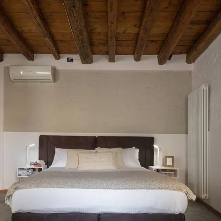 Rent this 2 bed apartment on Venice Marco Polo Airport in Percorso ciclo pedonale scolmatore Forte Bazzera, Venice VE