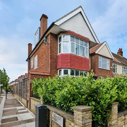 Rent this 6 bed townhouse on 238 Burntwood Lane in London, SW18 3JU