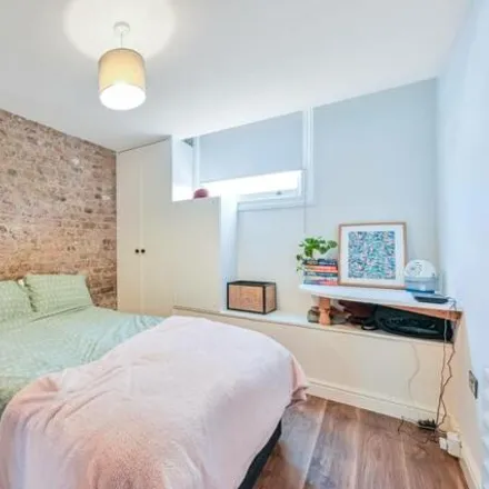 Buy this 1 bed apartment on Fulham Cross Girls' School & Language College in Munster Road, London