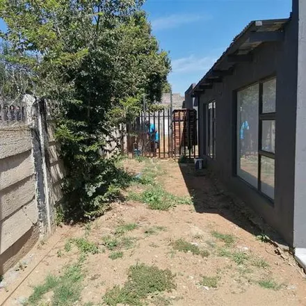 Rent this 3 bed apartment on Settlers Street in South Hills, Johannesburg