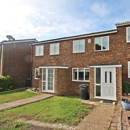 Rent this 2 bed townhouse on Eagle Drive in Flitwick, MK45 1SW