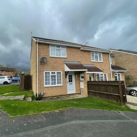 Rent this 2 bed house on Chives Way in Swindon, SN2 2SZ