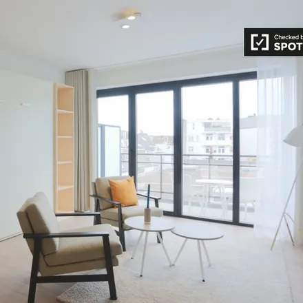 Rent this studio apartment on Rue de la Stratégie - Krijgskundestraat 39 in 1160 Auderghem - Oudergem, Belgium