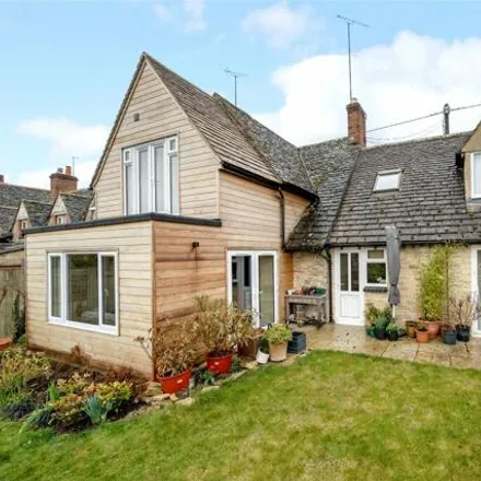Buy this 3 bed house on Witney Road in Crawley, OX28 1JE