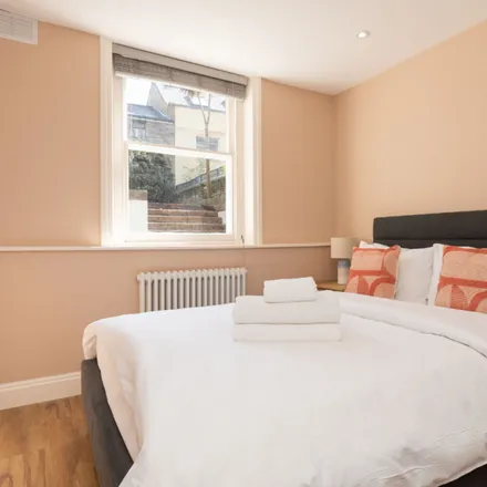 Image 1 - 97 Hammersmith Grove, London, W6 0NQ, United Kingdom - Apartment for rent